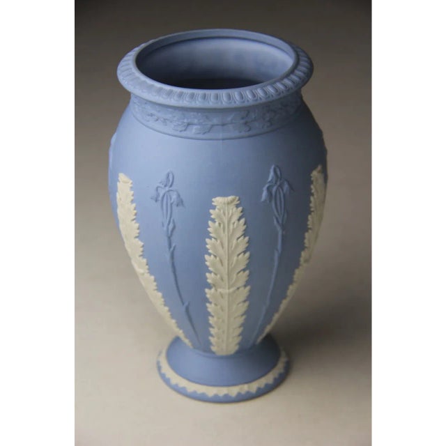 Vintage Wedgwood Blue Jasperware Vase – Acanthus & Bullrush Design Add a touch of timeless elegance to your collection...