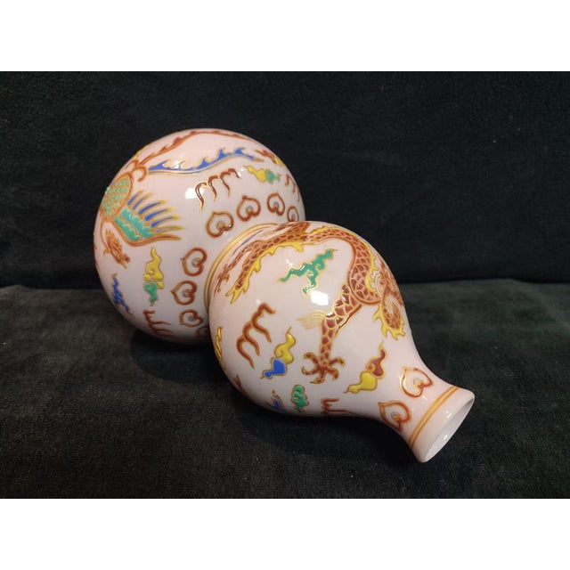 White Chinese Old Ceramic Vase,Ming Dynasty Chenghua Marked Gold Paint Famille Verte Porcelain Gourd Vase Hand Drawing Dragon and Phoenix Pattern For Sale - Image 8 of 11