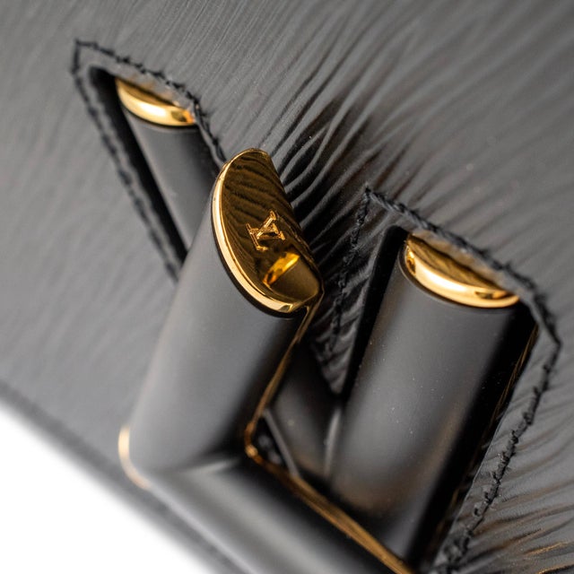 Louis Vuitton Twist MM Black Epi Leather Gold-Tone Chain Shoulder Bag For Sale - Image 9 of 12