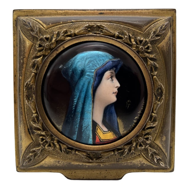 Gilt Bronze Box Portrait in Medallion attributed to De Mandre, France, 1900s For Sale