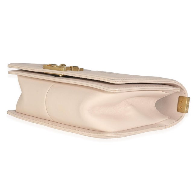 2010s Beige Caviar Suede Calfskin Chevron Medium Boy Handbag For Sale - Image 5 of 9