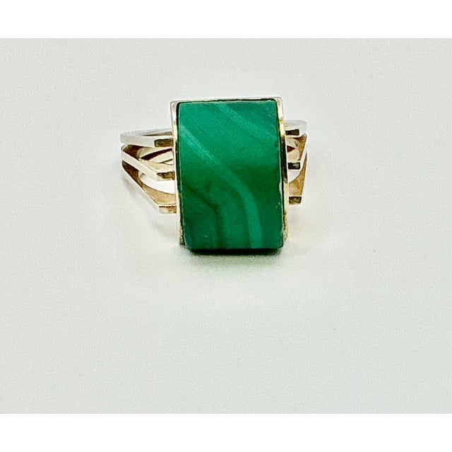 1980s Vintage Art Deco Boho Chic Sterling Silver & Malachite Cocktail Ring, Size 7. For Sale - Image 10 of 11