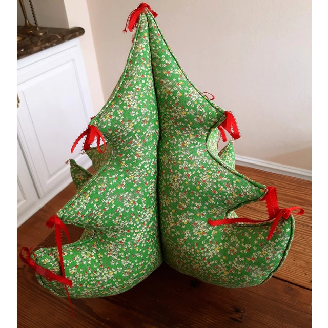 1970s Vintage Stuffed Quilted 3d Tabletop Christmas Tree For Sale - Image 5 of 5