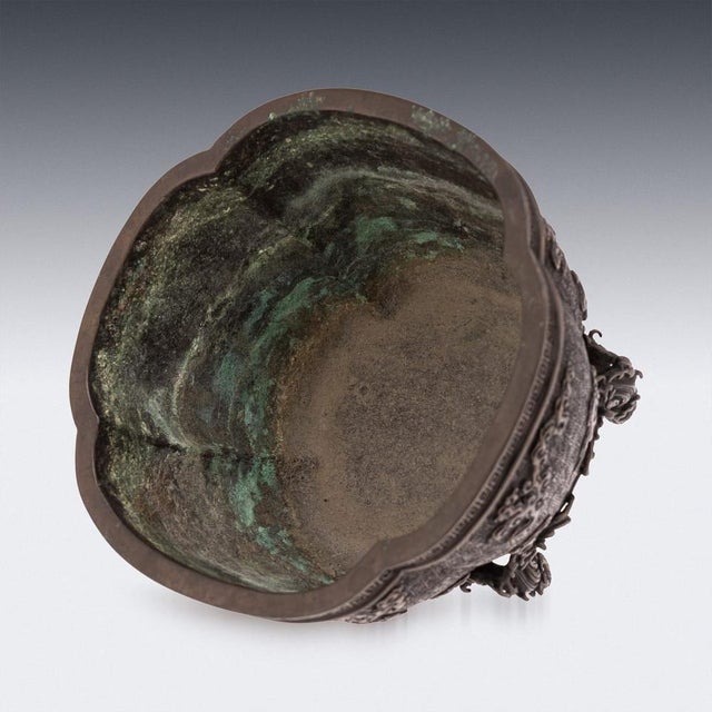 Brown Antique Japanese Edo Style Bronze Vessel, 19th Century For Sale - Image 8 of 18