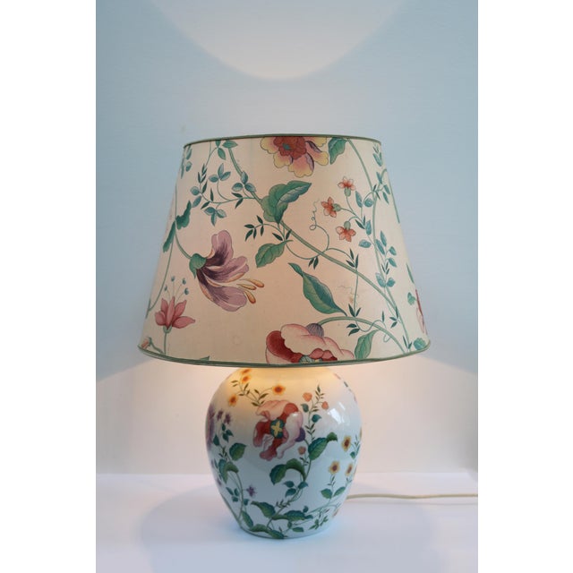 Porcellaine de Paris Large porcelain table lamp Floral pattern with original lampshade France 1970s Hollywood Regency /...