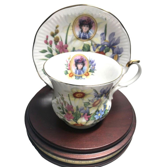 Mid-Century Modern 1990s Avon Honor Society Award Bone China Footed Tea Cup & Saucer Sets MCM - Lot of 5 For Sale - Image 3 of 5