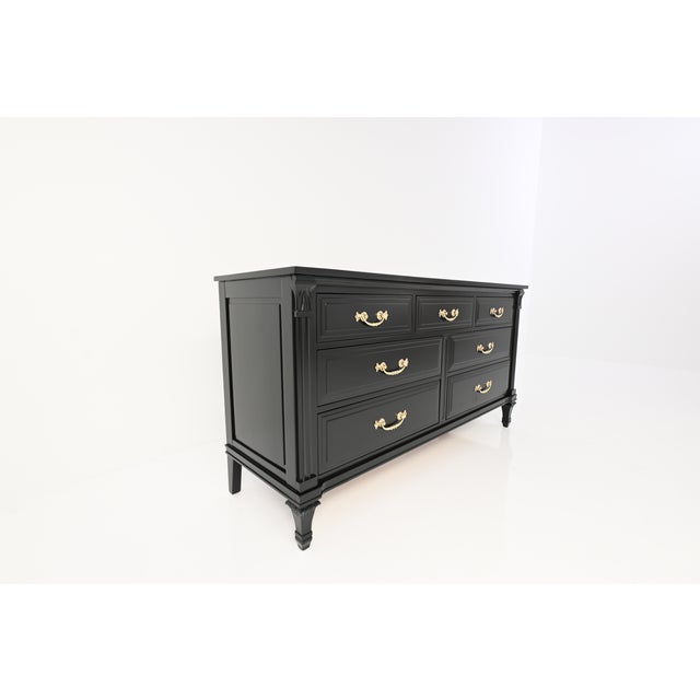 French Elegant French Regency Style Black Lacquered Dresser by Davis Cabinet Co. | Newly Refinished For Sale - Image 3 of 15