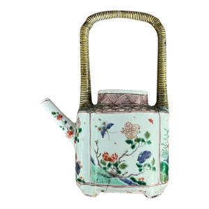 Antique Chinese Qing Dynasty Kangxi Period (1662–1722) Porcelain Wine Pot or Teapot in Famille Vert Palette