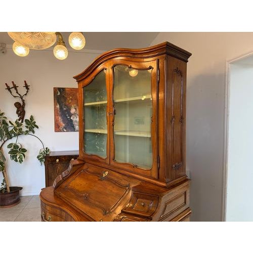 Antique Display Cabinet in Walnut, 1780s For Sale - Image 10 of 18