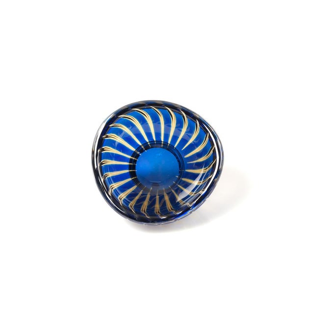 Stunning Ariel glass bowl by Edvin Öhrström for Orrefors, 1940s. Model: 1711E This bowl was made by using the in-house...