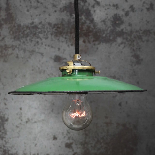French industrial pendant Green enamel with brass top 2 meter / 80 inches, black cotton flex E26 / E27 Up to 250V...