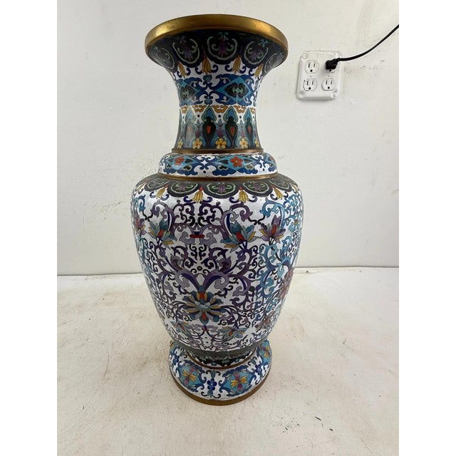 19th Century Chinese Cloisonne Enamel Vase With Floral Scrolls For Sale - Image 5 of 5