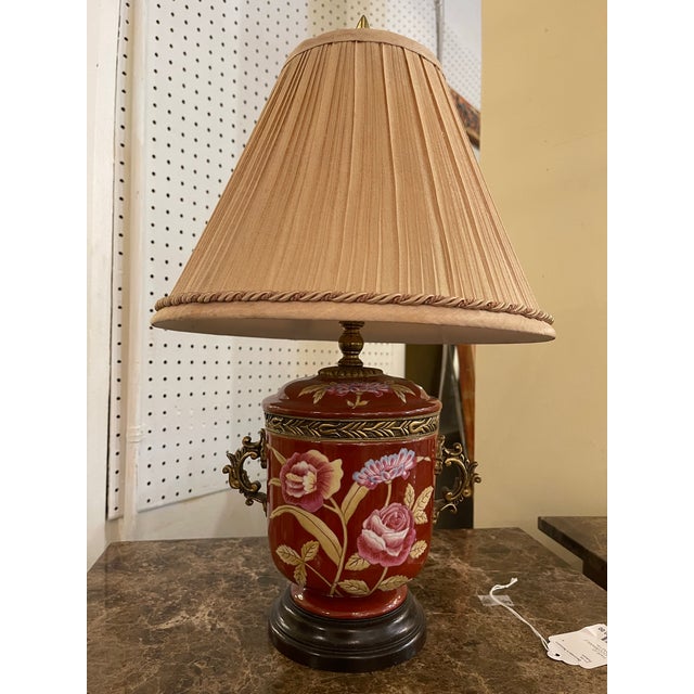 Brighten your space with the charming elegance of this vintage floral lamp. Featuring a vibrant red base adorned with...