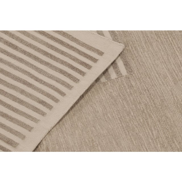 Textile Rug & Kilim’s Contemporary India Dhurrie Rug in Taupe and Cream Geometric For Sale - Image 7 of 9