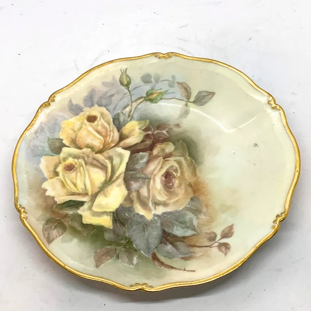 Lovely yellow roses are always appropriate. 24k gold trim