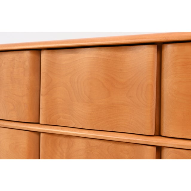 Heywood-Wakefield Mid-Century Modern Sculptura Birch 9 Drawer Long Dresser | Newly Refinished For Sale - Image 13 of 17