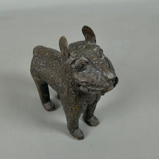Vintage 20th Century African Tribal Art Bronze Leopard Statue, Nigeria For Sale - Image 5 of 11