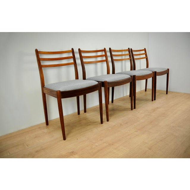 The teak elements have been cleaned and polished with a "Danish Oil". The upholstery elements have been changed and...