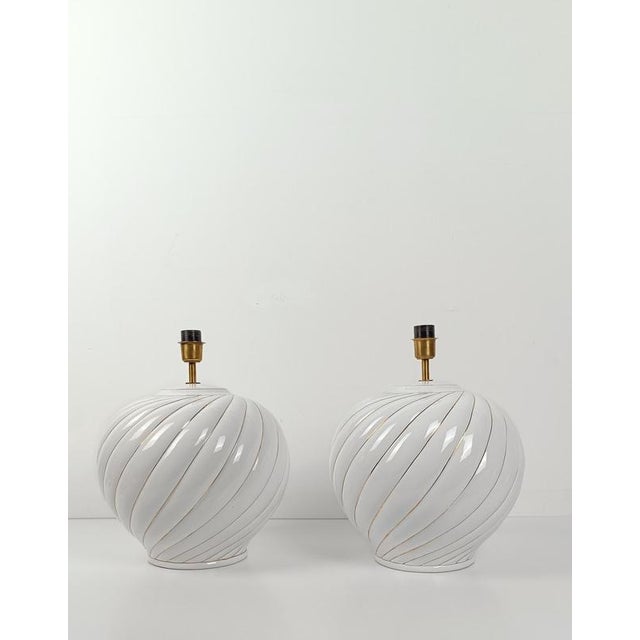 Table Lamps in White and Gold Glazed Ribbed Ceramic by Tommaso Barbis, 1970s, Set of 2 For Sale - Image 4 of 18