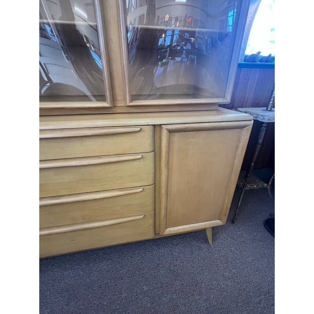 1950's Heywood Wakefield Bubble Front Mid Century Modern China Cabinet For Sale - Image 11 of 11