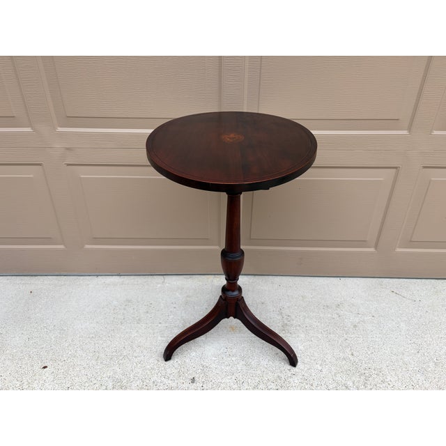 American 1938 American Museum Collection Federal Mahogany Tilt-Top Table With Eagle Inlay For Sale - Image 3 of 17