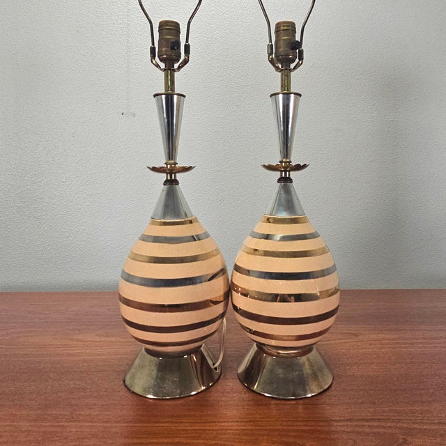 Mid Century Wescal Atomic Ceramic Table Lamps With Original Fiberglass Shades - A Pair For Sale - Image 12 of 15