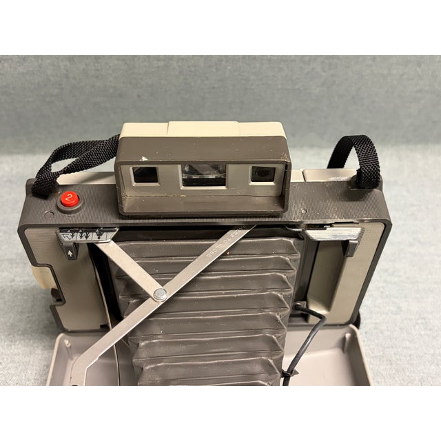 Vintage 1960s Polaroid Land Camera – Model #220 For Sale - Image 9 of 9