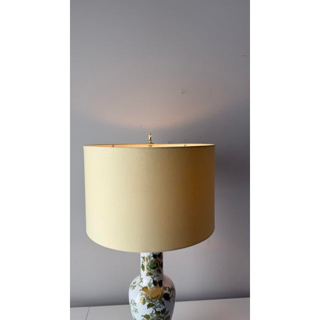 Green 1960s Green and White Chinoiserie Porcelain Table Lamp For Sale - Image 8 of 10