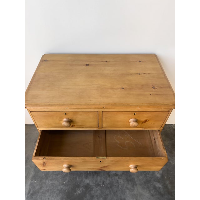 19th Century English Pine Chest of Drawers | Dresser For Sale In Portland, OR - Image 6 of 8