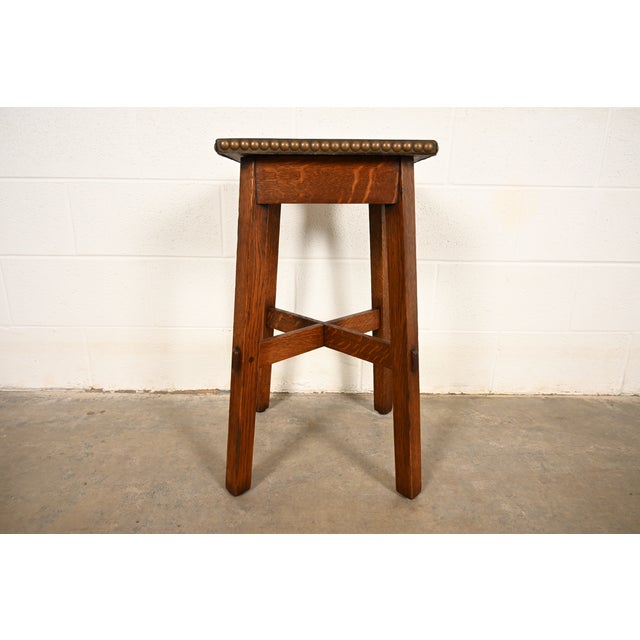 A gorgeous antique Mission or Arts & Crafts side table or tabouret By Stickley Brothers USA, Circa 1910 Solid quarter sawn...