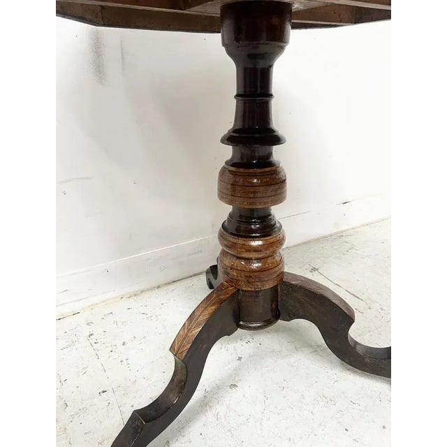 Octagonal Pedestal Table in Marquetry, Italy, 19th Century For Sale - Image 4 of 17