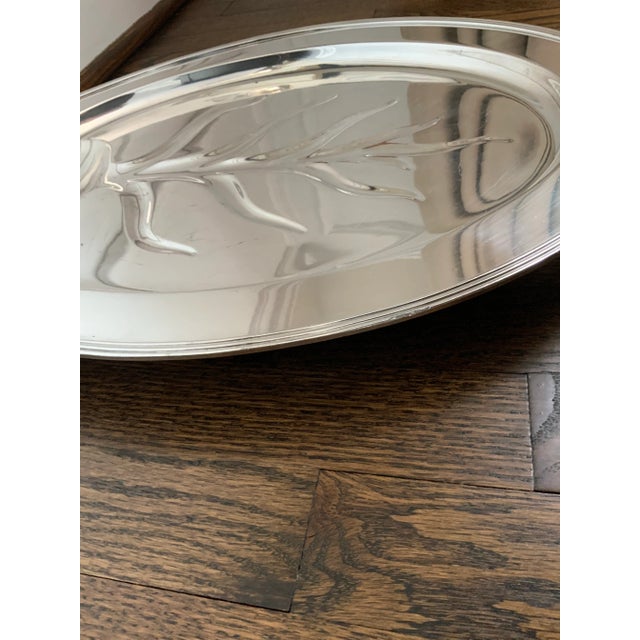 F.B. Rogers Silver Co. 1940s W.M. Rogers Windsor Monogrammed Footed Tree of Life Silverplate Carving Platter For Sale - Image 4 of 11