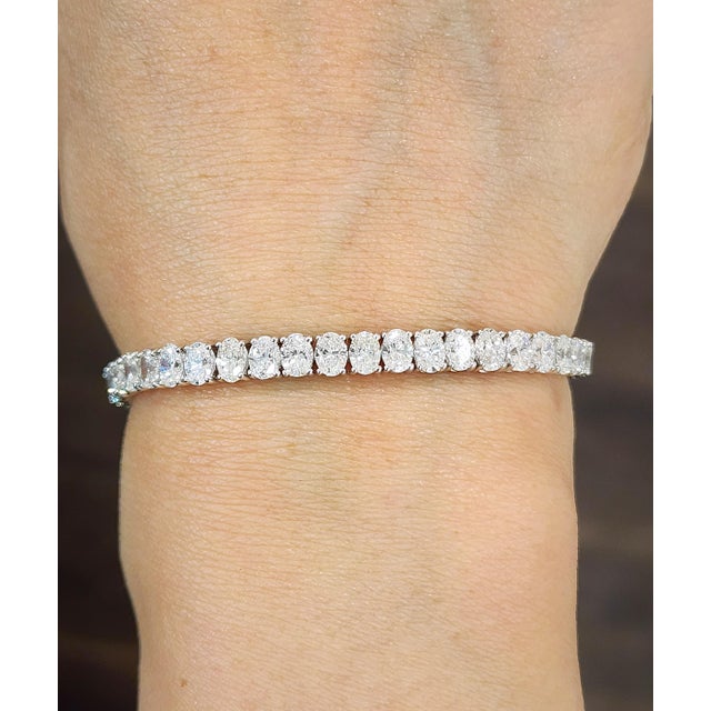 Modern 10.30 Ct Oval Cut Tennis Bracelet For Sale - Image 3 of 9