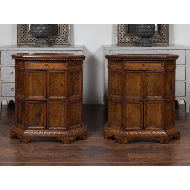 Early 19th Century Pair of 1800s Italian Carved Walnut Cabinets with Canted Sides, Drawer and Doors For Sale - Image 5 of 12