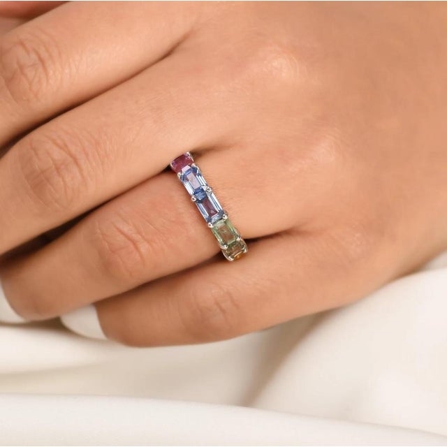 Natural 7.15 cts rainbow sapphire band ring in 14k gold For Sale - Image 9 of 18