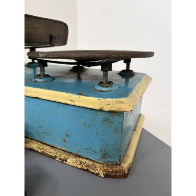 Vintage Art Deco Italian Scale with Brass Pans, 1940 For Sale - Image 4 of 12