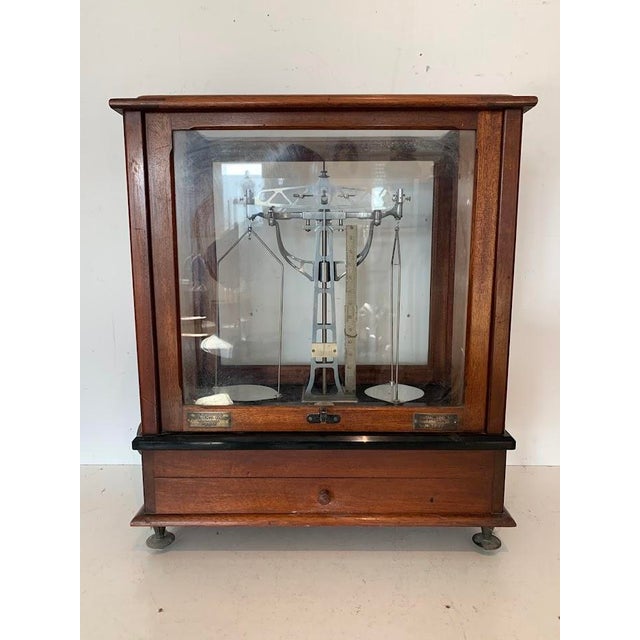 Mahogany Glass-Fronted Trebuchet from Maison Poulenc Frères, Paris, France, 20th Century For Sale - Image 12 of 12