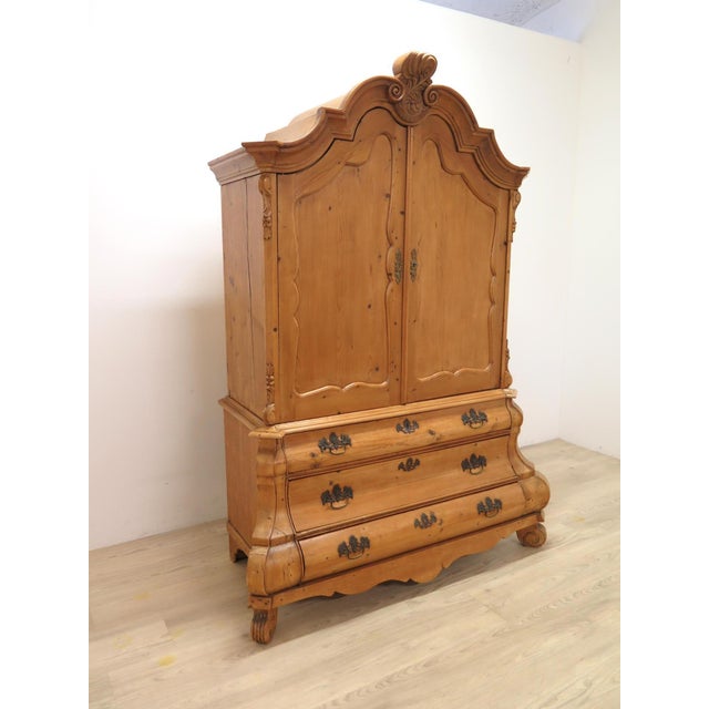 Baroque Cabinet in Wood, in Flawless conditions. Designed before 1890