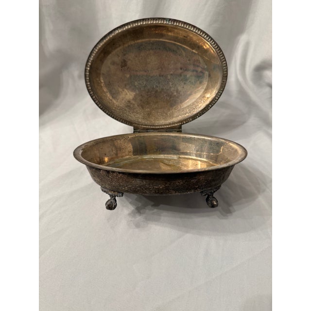 Mid-Century Modern Vintage the Sheffield Silve Co. Silverplated Oval Silent Butler With Rear Horse Crest For Sale - Image 3 of 4
