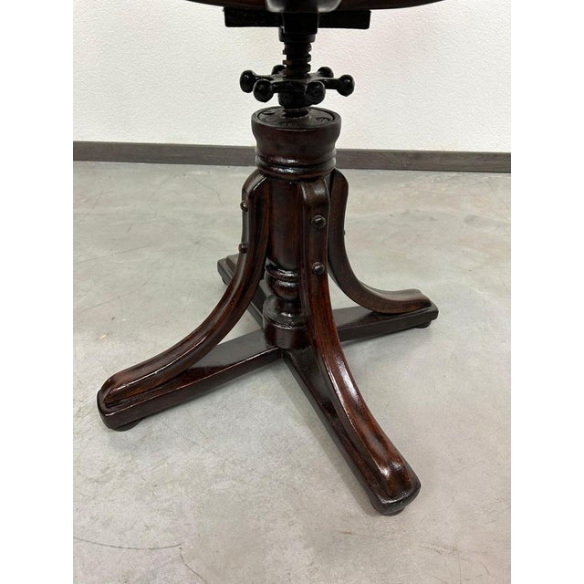Thonet Bentwood No. 9 Swivel Chair attributed to J. J. Kohn for Thonet, 1886 For Sale - Image 4 of 8
