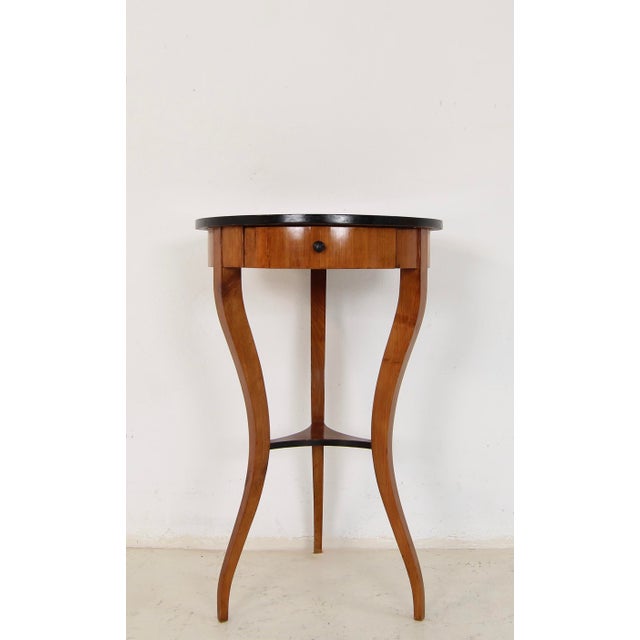 19th Century German Biedermeier Cherry Wood Side Table For Sale - Image 5 of 18