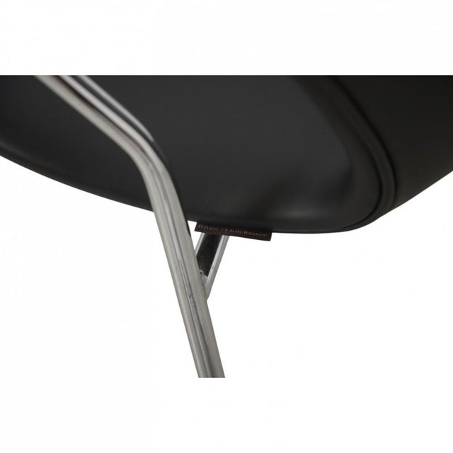 3207 Seven Armchair in Black Classic Leather by Arne Jacobsen, 2010s For Sale - Image 11 of 14