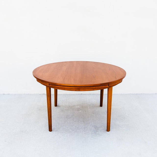 1960s Iconic Danish Modern Lotus Expandable Dining Table by Dyrlund, Large Version For Sale In Los Angeles - Image 6 of 15
