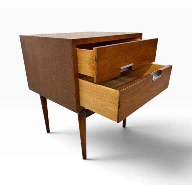 Mid-Century Modern American of Martinsville Accord Walnut Nightstands - Set of 2 For Sale - Image 9 of 10