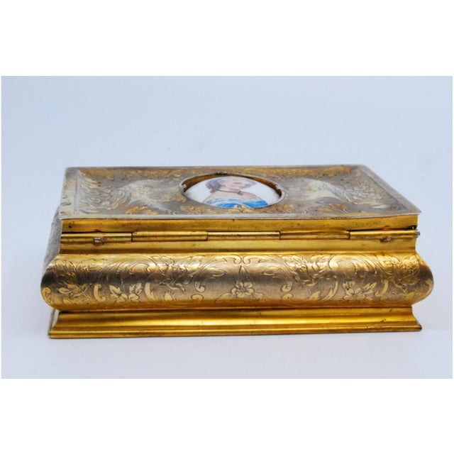 Gold-Plated Silver Jewelry Box with Engraved Plant Motifs and Enameled Lady Portrait For Sale - Image 9 of 10