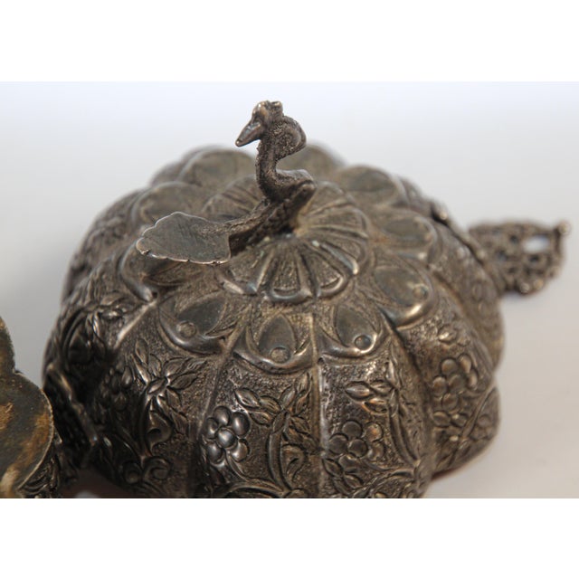 Late 19th Century Antique North Indian Mughal Silver Chased Collectible Trinket Box For Sale - Image 5 of 12