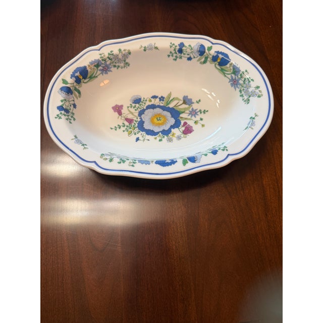 1980s Richard Ginori “Lerici” Hand-Painted Porcelain Dinner Service for 16 – Complete Set W/ Tea Service & Tureen - 106 pcs For Sale - Image 13 of 14