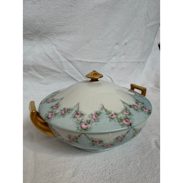 1950s Gold Leaf Petite Floral Casserole Dish With Lid For Sale - Image 4 of 7