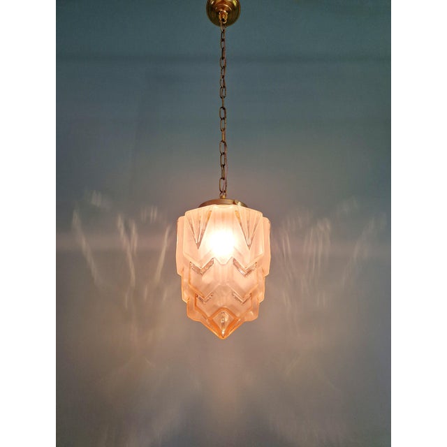 Art Deco Skyscraper Pendant Light in Frosted Pink Glass, 1920s For Sale - Image 4 of 14