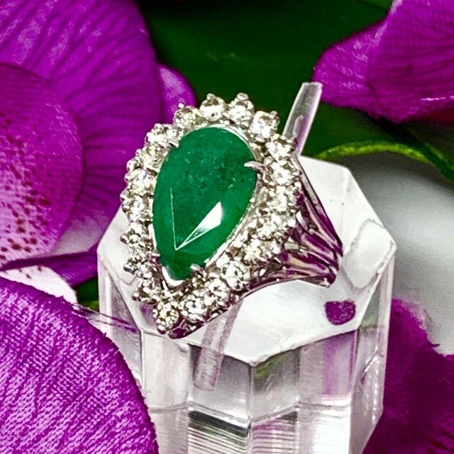 Traditional Diamond Emerald Ring 7.50 TCW 18 Karat GIA Certified, Size 6.5 For Sale - Image 3 of 10